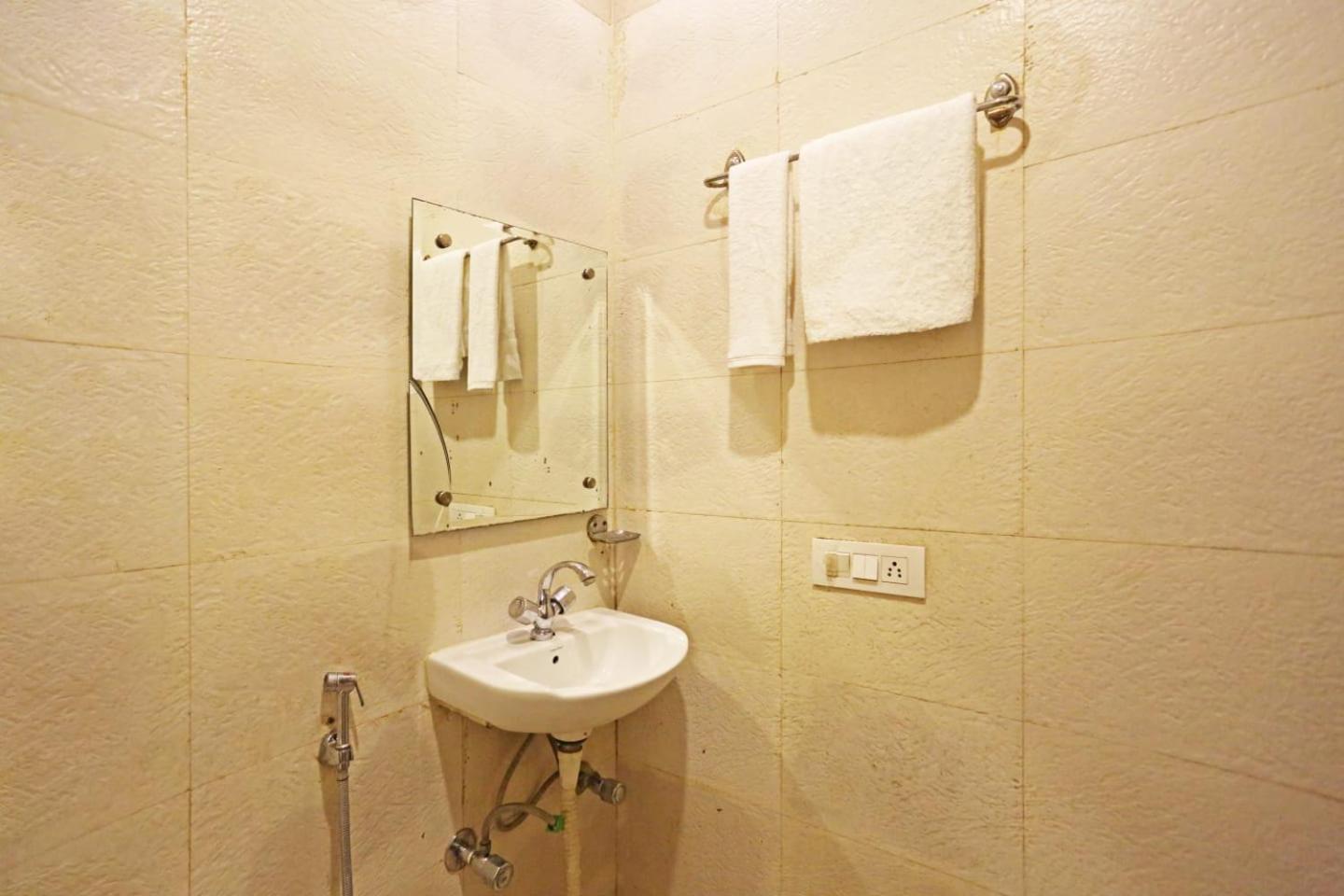 Hotel Broadway Near Delhi Airport Neu-Delhi Exterior foto